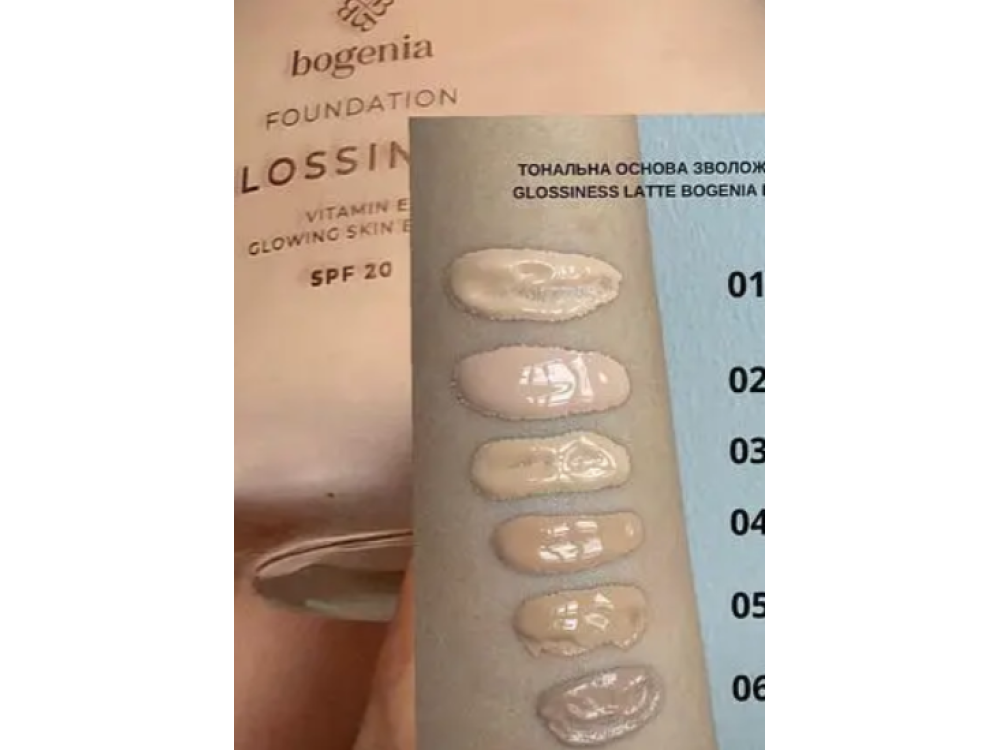 Зволожувальна тональна основа Bogenia Glossiness BG600 Beige Jasmine 005 30 мл