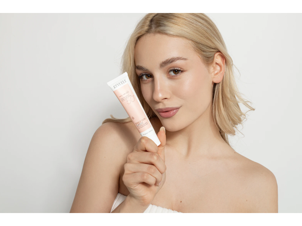Флюїд для обличчя сонцезахисний SPF50+ Revuele Hyalurinic Daily Sun, 40 мл